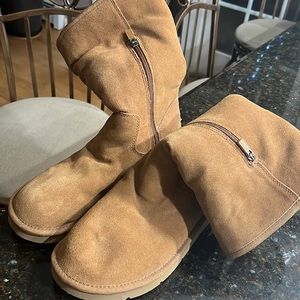 Authentic UGG f3006g suede tan boots